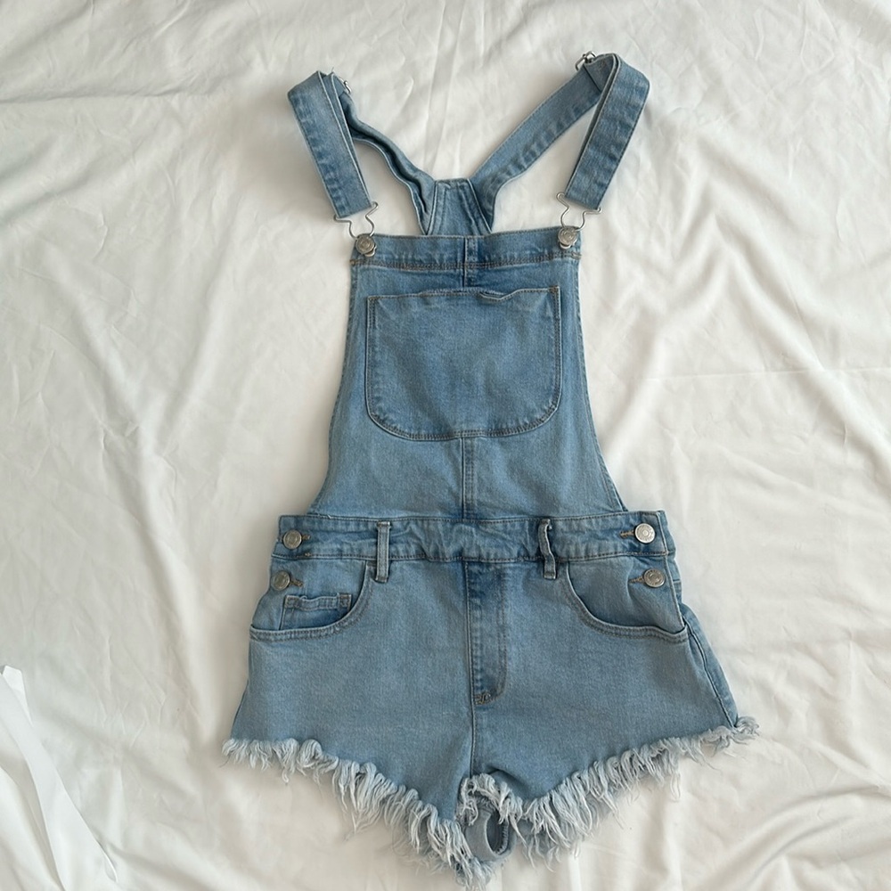 FOREVER 21 | Overall Mini Shorts Size S